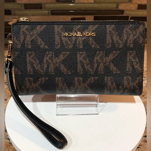 MICHAEL KORS Signature Wristlet ππ₯β€οΈ - Picture 16 of 16